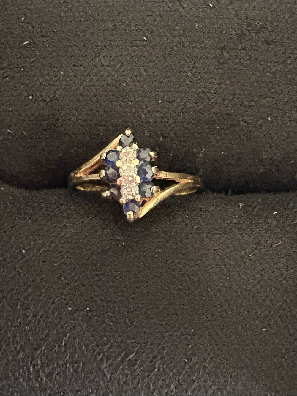10k diamond and sapphire ring